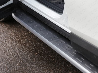 Пороги алюминиевые с пластиковой накладкой (карбон серебро) 1720 мм Toyota RAV4 2015- SKU:458563qw