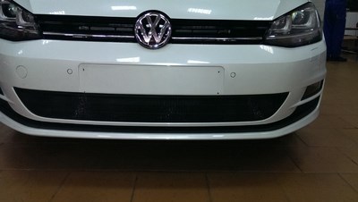 Защита радиатора Volkswagen (фольксваген) Golf (гольф) VII black ― PEARPLUS.ru