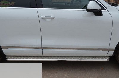 Боковые подножки-пороги труба из нержавеющей стали d42 с листом Volkswagen (фольксваген) Touareg (туарег) (2010 по наст.)  ― PEARPLUS.ru