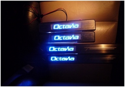        Накладки на пороги с подстветкой на Skoda  Octavia 2004 по наст.